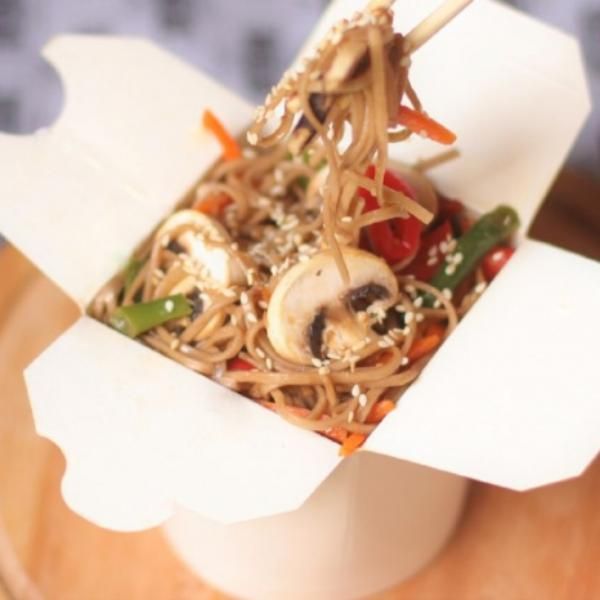 Wok-лапша гречневая с овощами