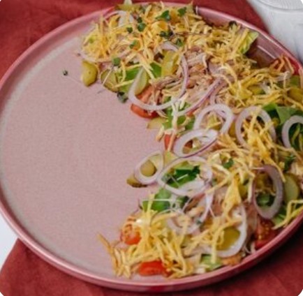 Салат с рваной свининой