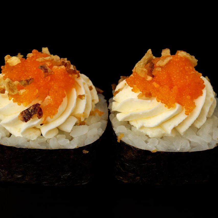 Ролл с крабом и луком кранч