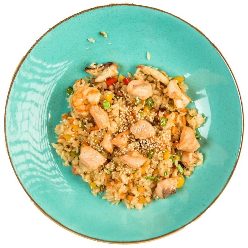 Жареный рис с кальмаром, креветкой и лос