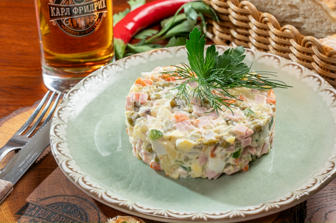 Оливье с колбасой