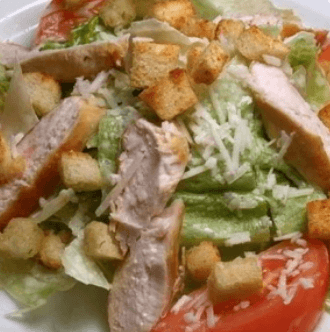 Салат Цезарь с куриной грудкой