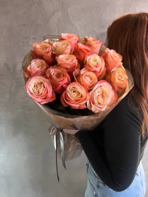 15 пионовидных роз Кахала