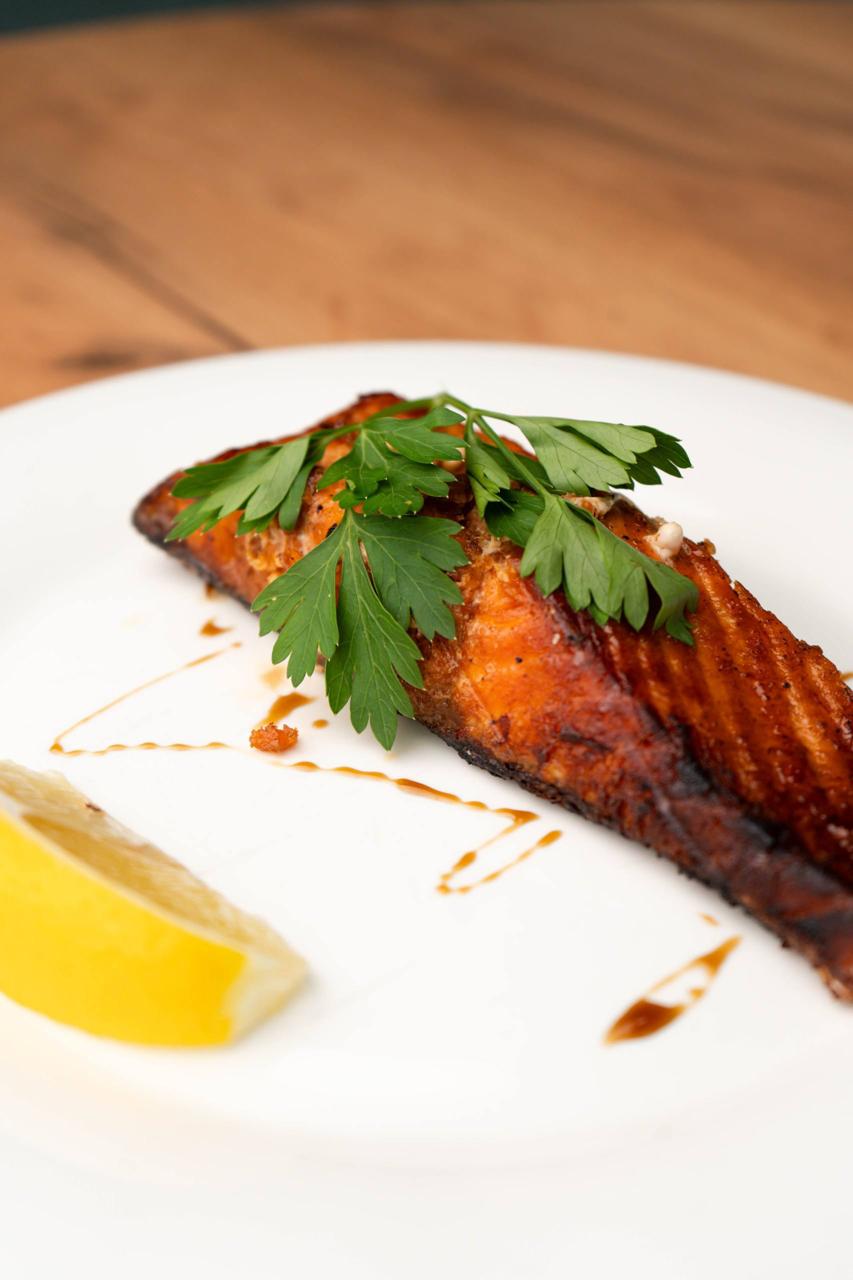 Лосось на мангале