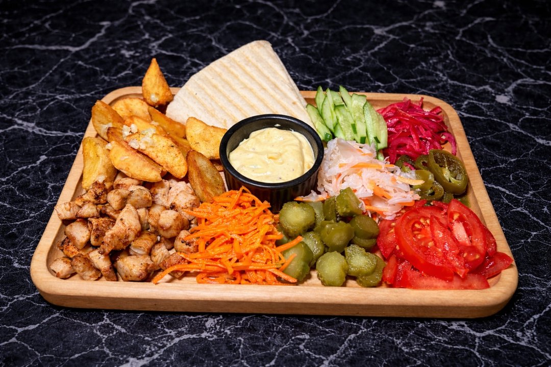 Шаверма на тарелке