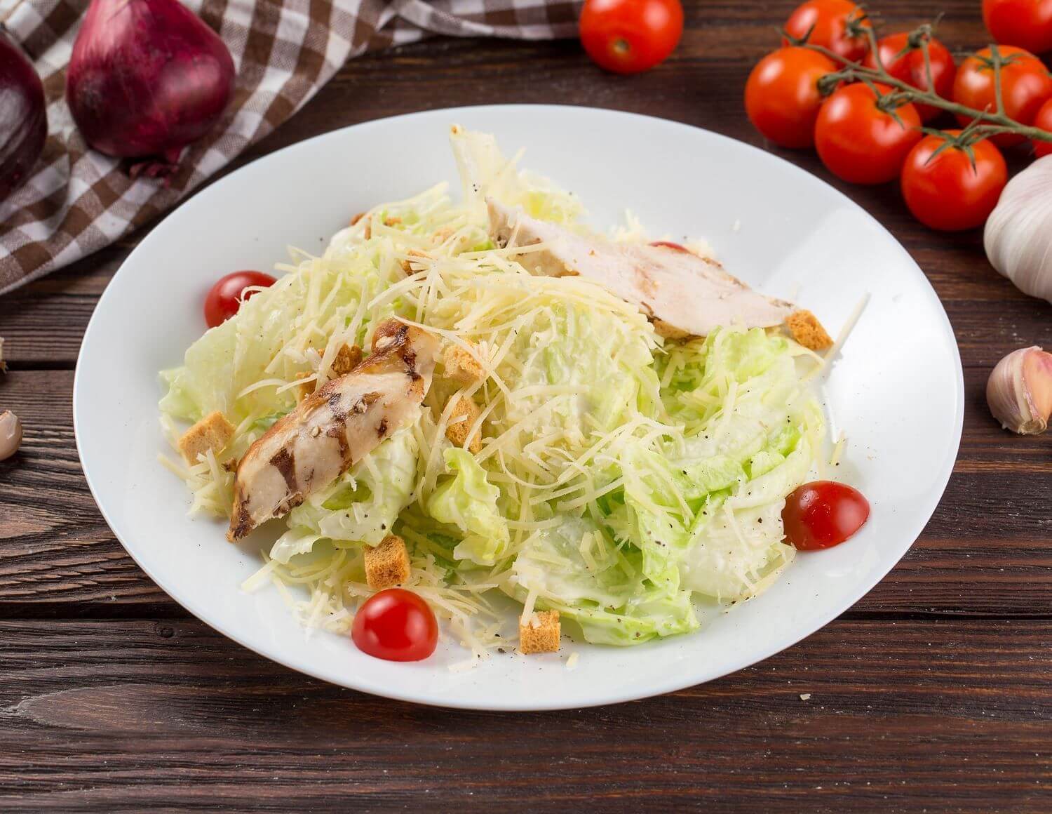 Салат Цезарь с курицей
