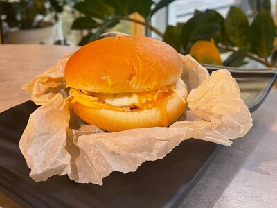 Булочка с яйцом