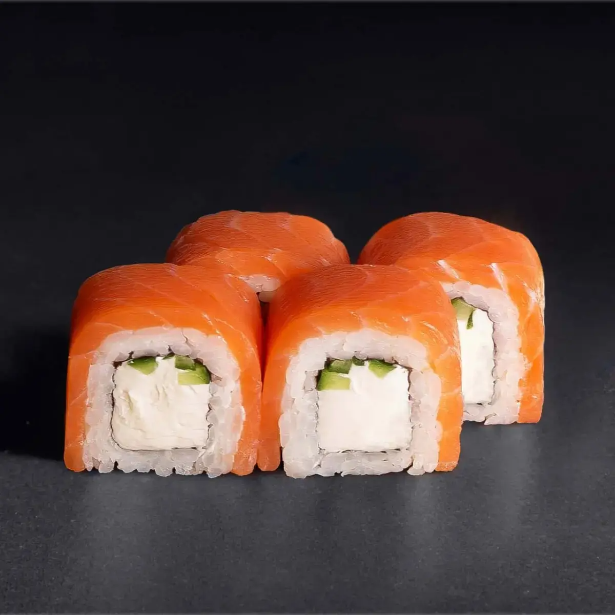 Ролл Филадельфия с огурцом 1/2