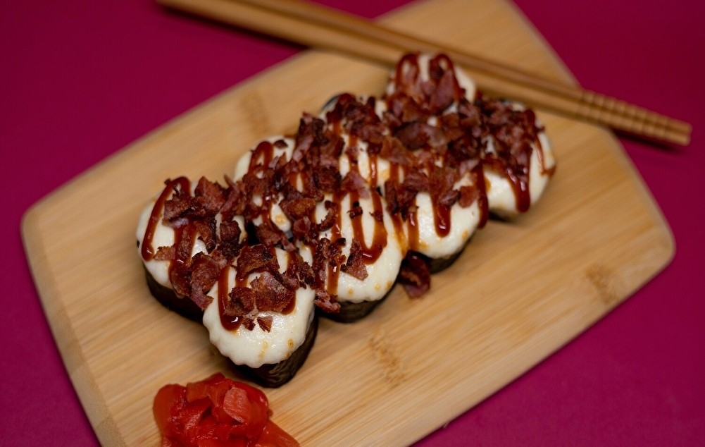 Ролл с беконом фри