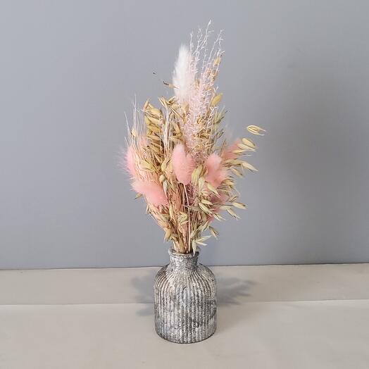 Букет из сухоцветов в кашпо