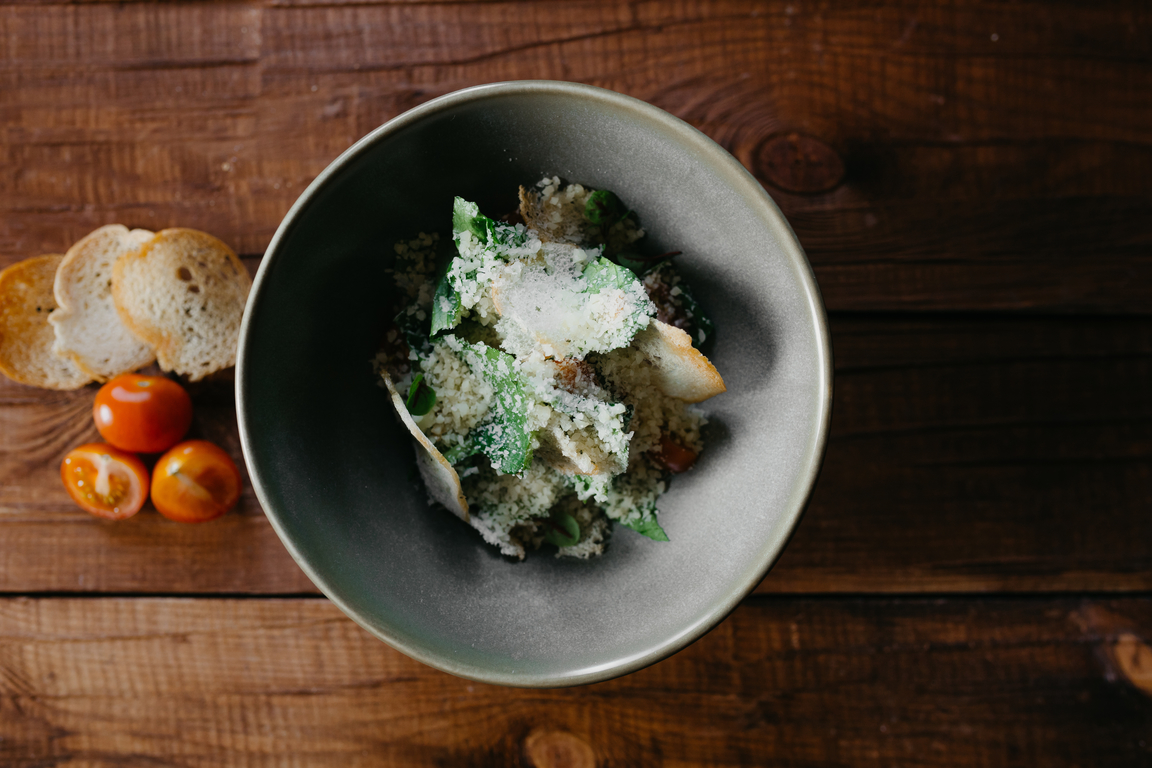 Салат Цезарь с курицей