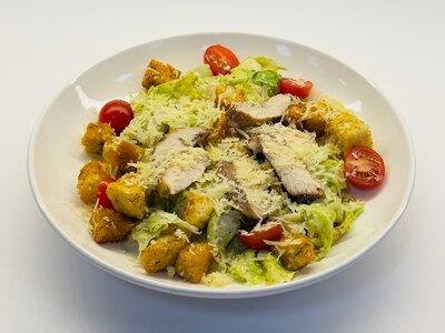 Салат Цезарь с курицей 