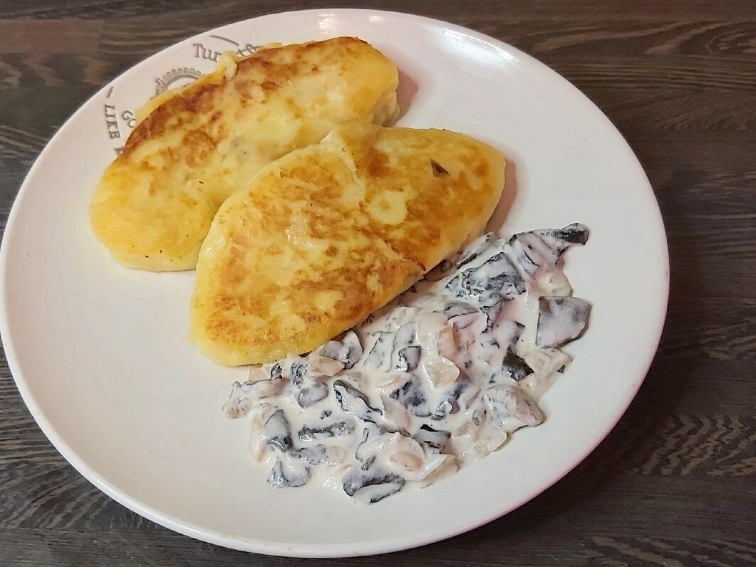 Зразы картофельные с мясом и сметаной