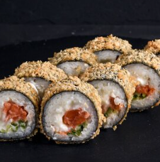 Ролл в темпуре с лососем