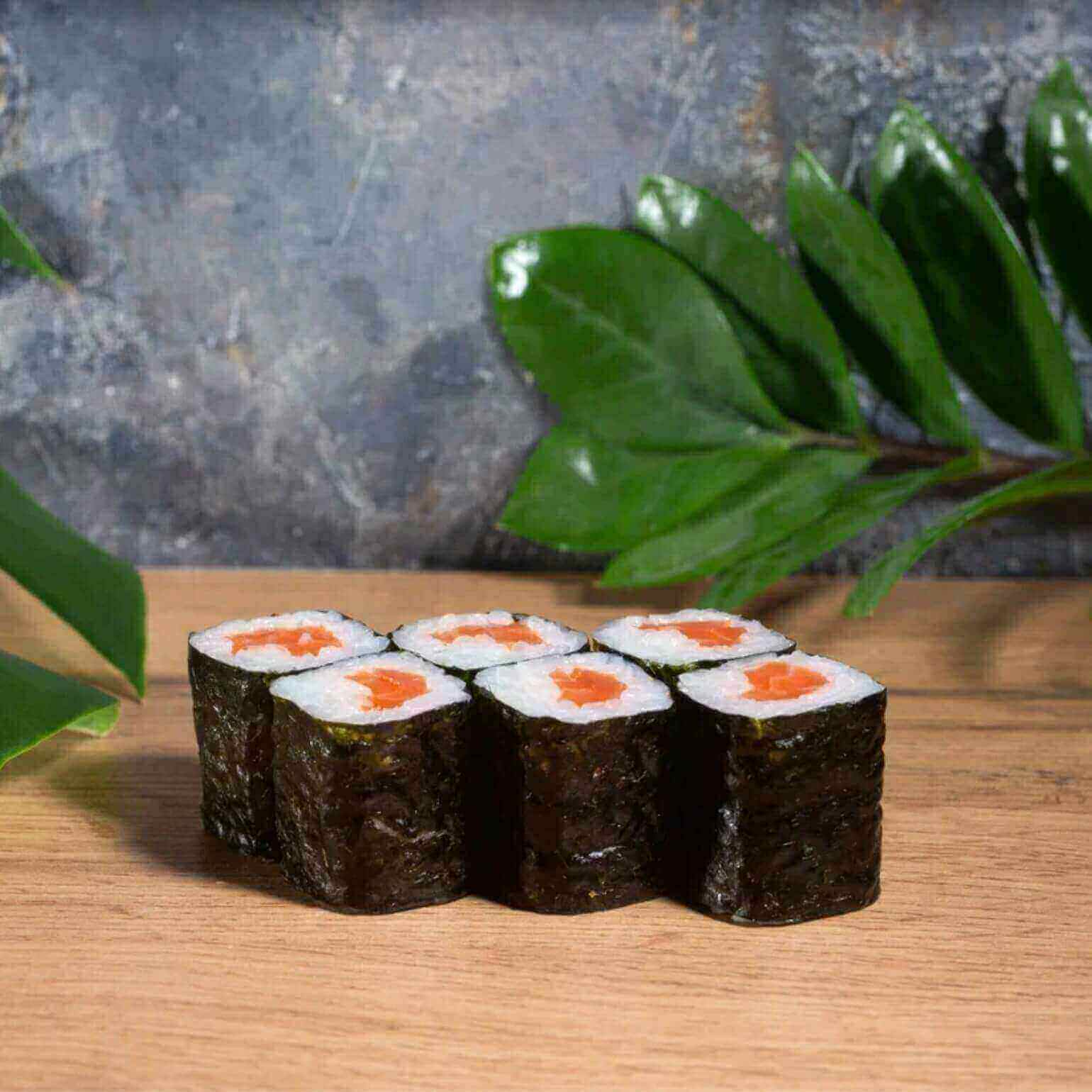Маки с лососем 180г