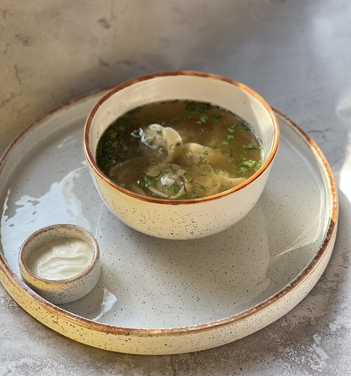 Пельмени с бульоном
