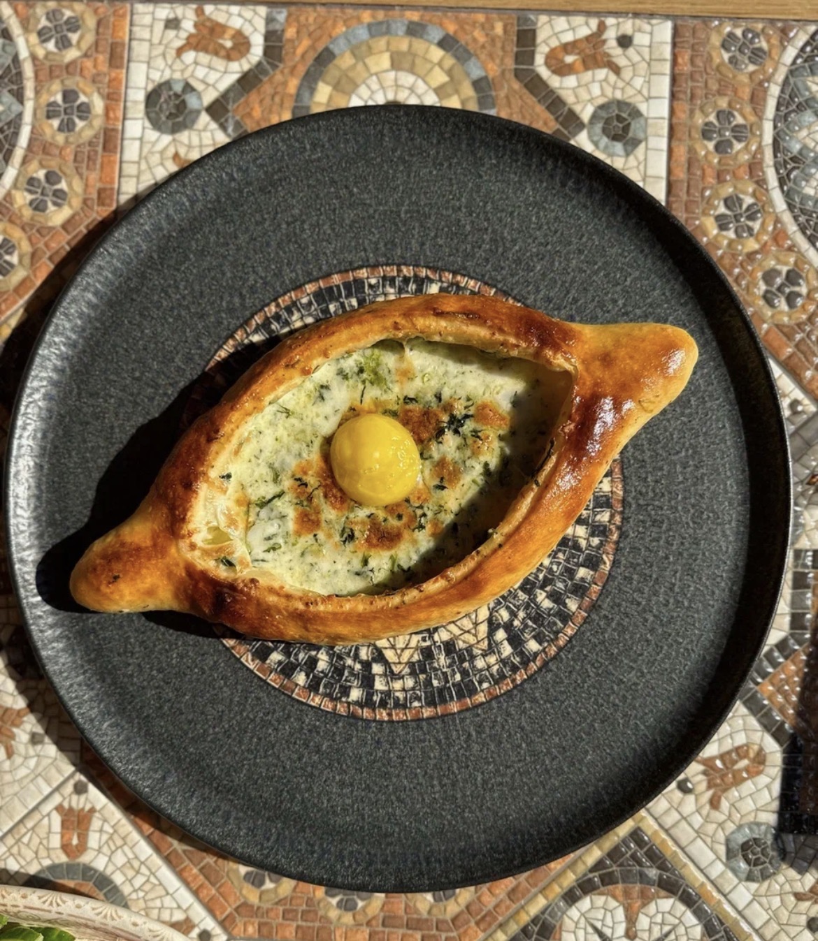 Хачапури по-аджарский с шпинатом 