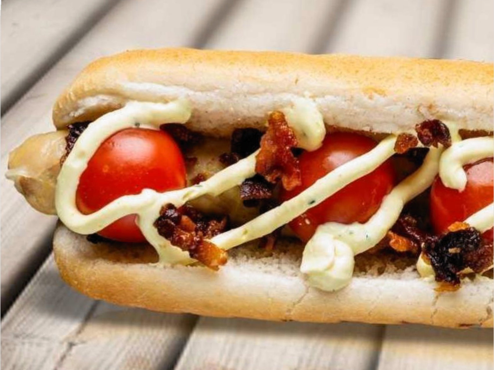 Хот Дог с помидоркой и беконом