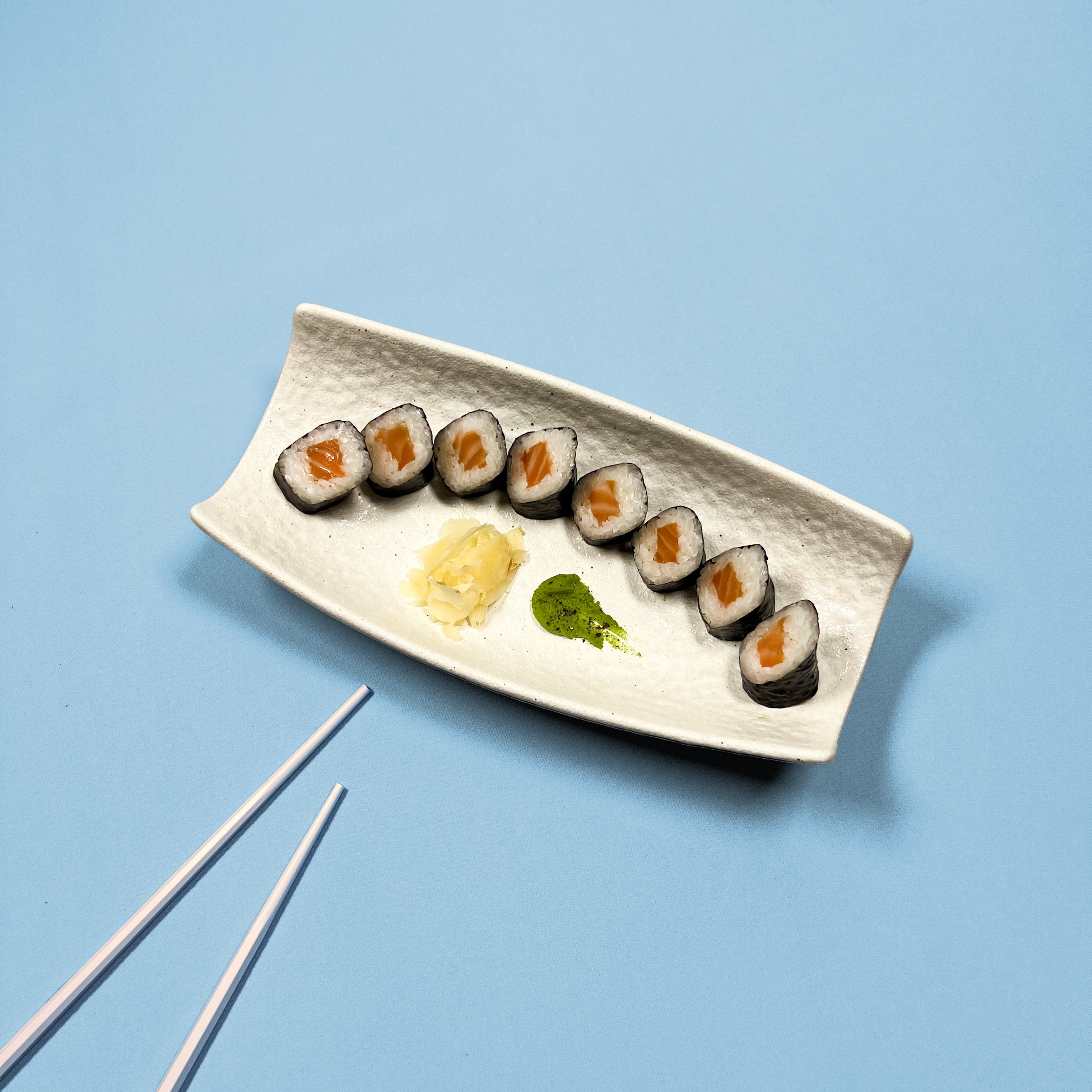 Маки с лососем