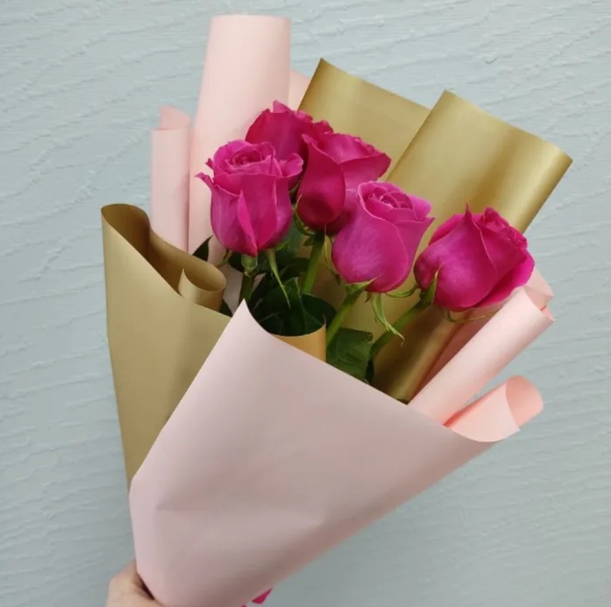 5 роз в упаковке