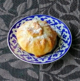 Самса с яблоком