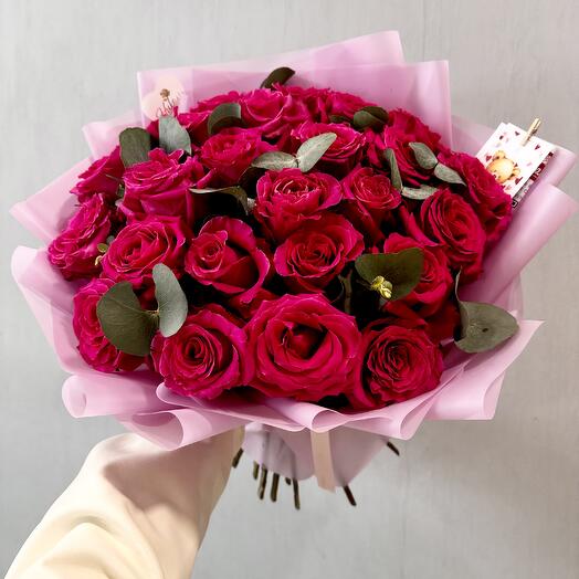 Букет «Малиновка» из премиальных эквадорских роз