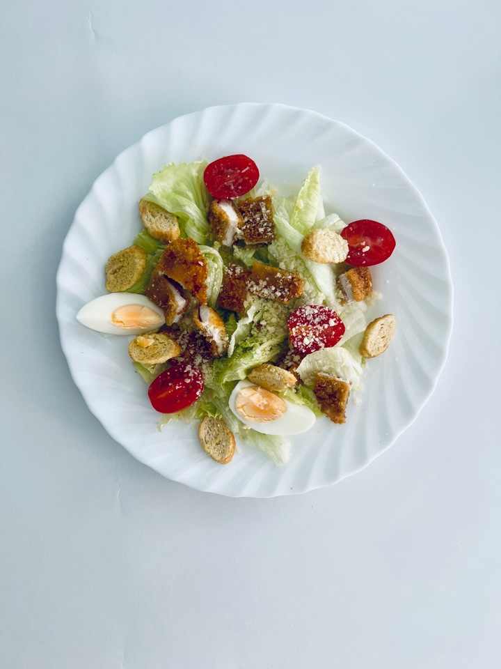 Салат Цезарь с курицей