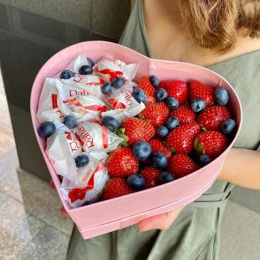 Свежая клубника и рафаэлло 