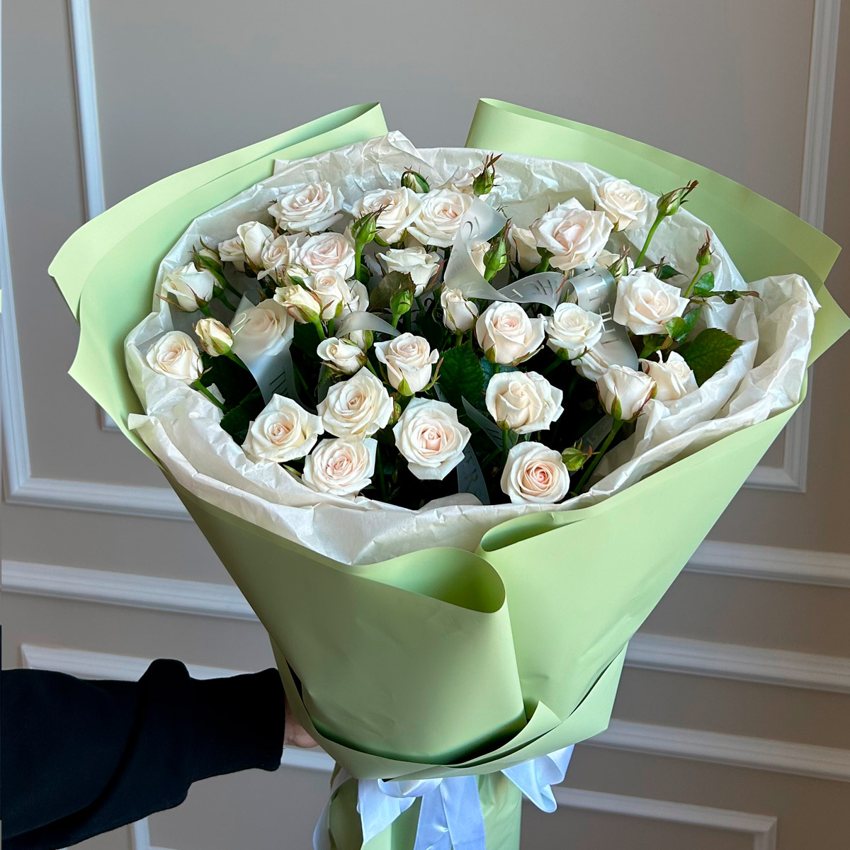 Моно букет из кустовых роз 88 (предзаказ)