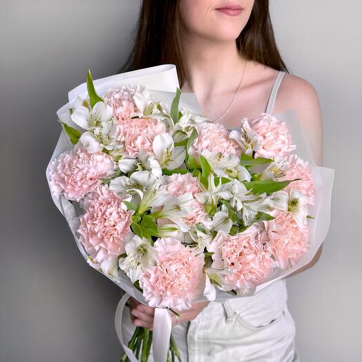 Нежный букет розовый диантус и белая альстромерия