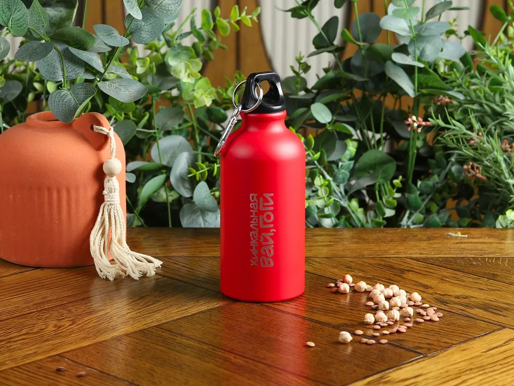 Бутылка для воды красная