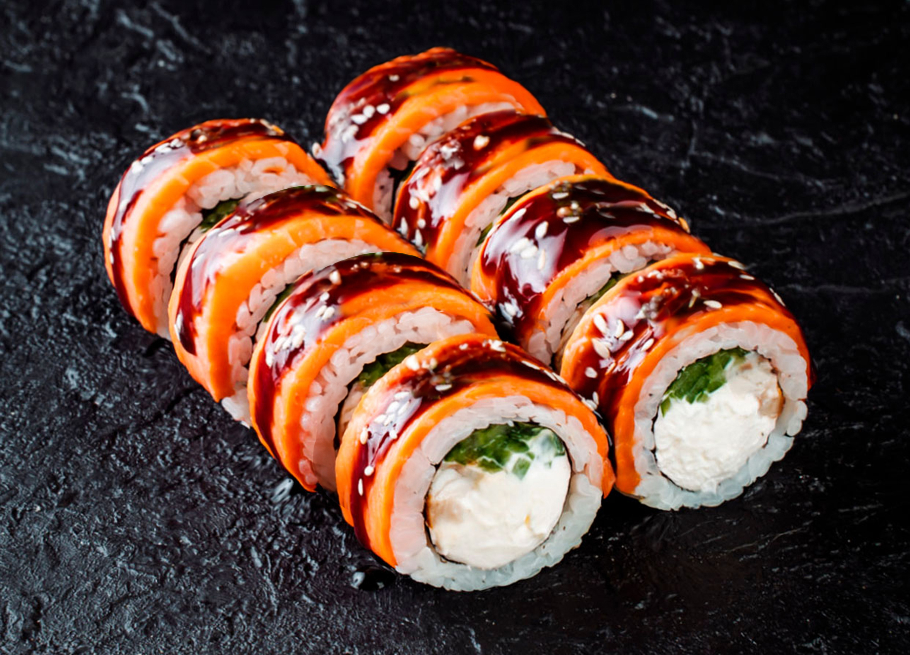 Запеченный ролл Гурмэ с лососем и угрём