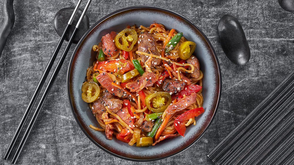 Вок Говядина с беконом в соусе барбекю спайси