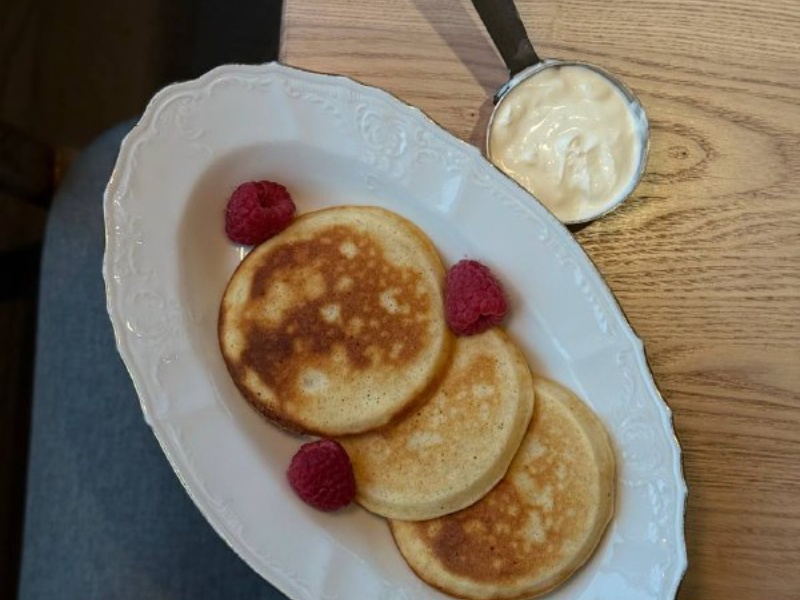 Воздушные панкейки со свежими ягодами