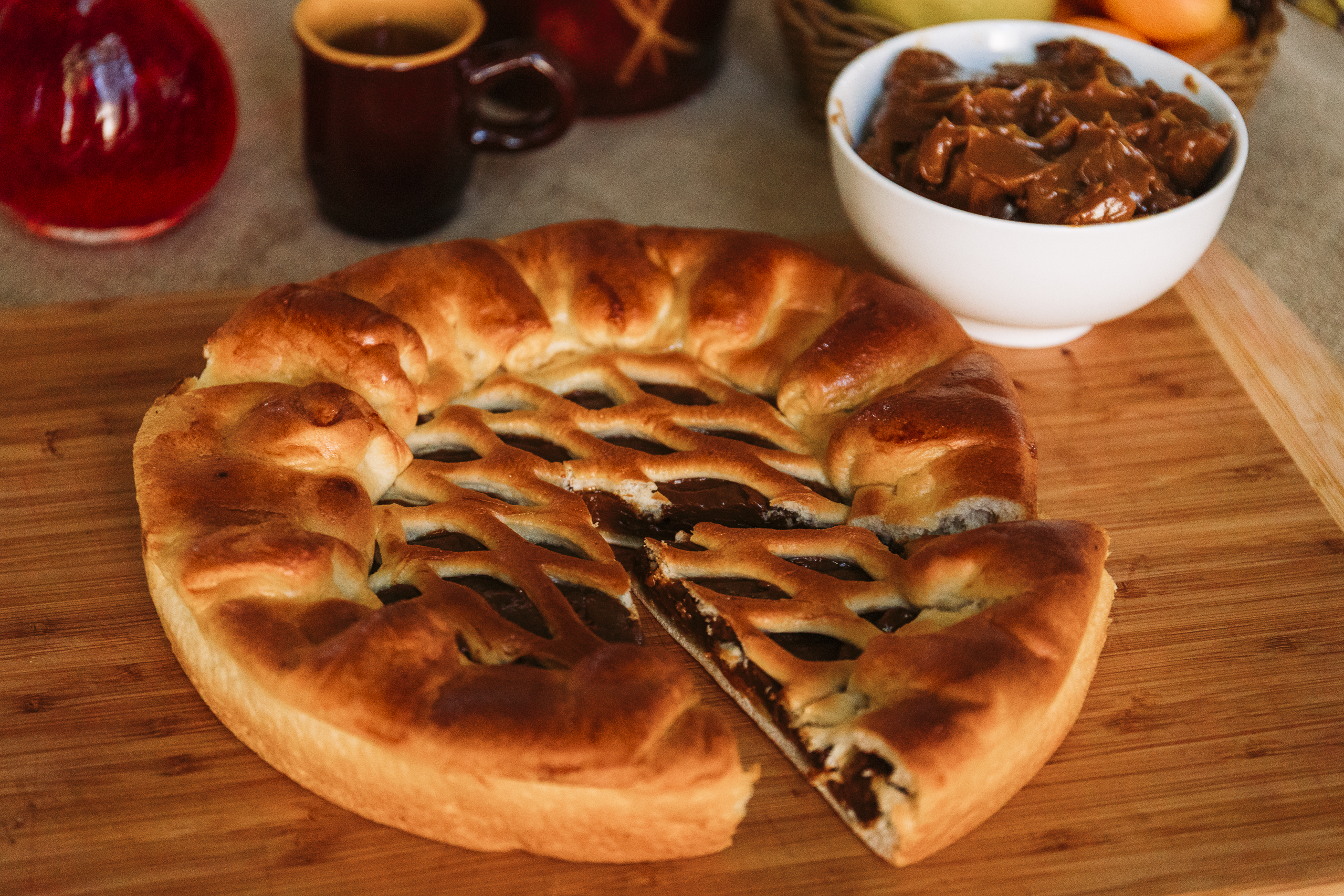 ПИРОГ С ВАРЁНОЙ СГУЩЕНКОЙ