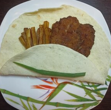 Котлетки с золотистым картофелем