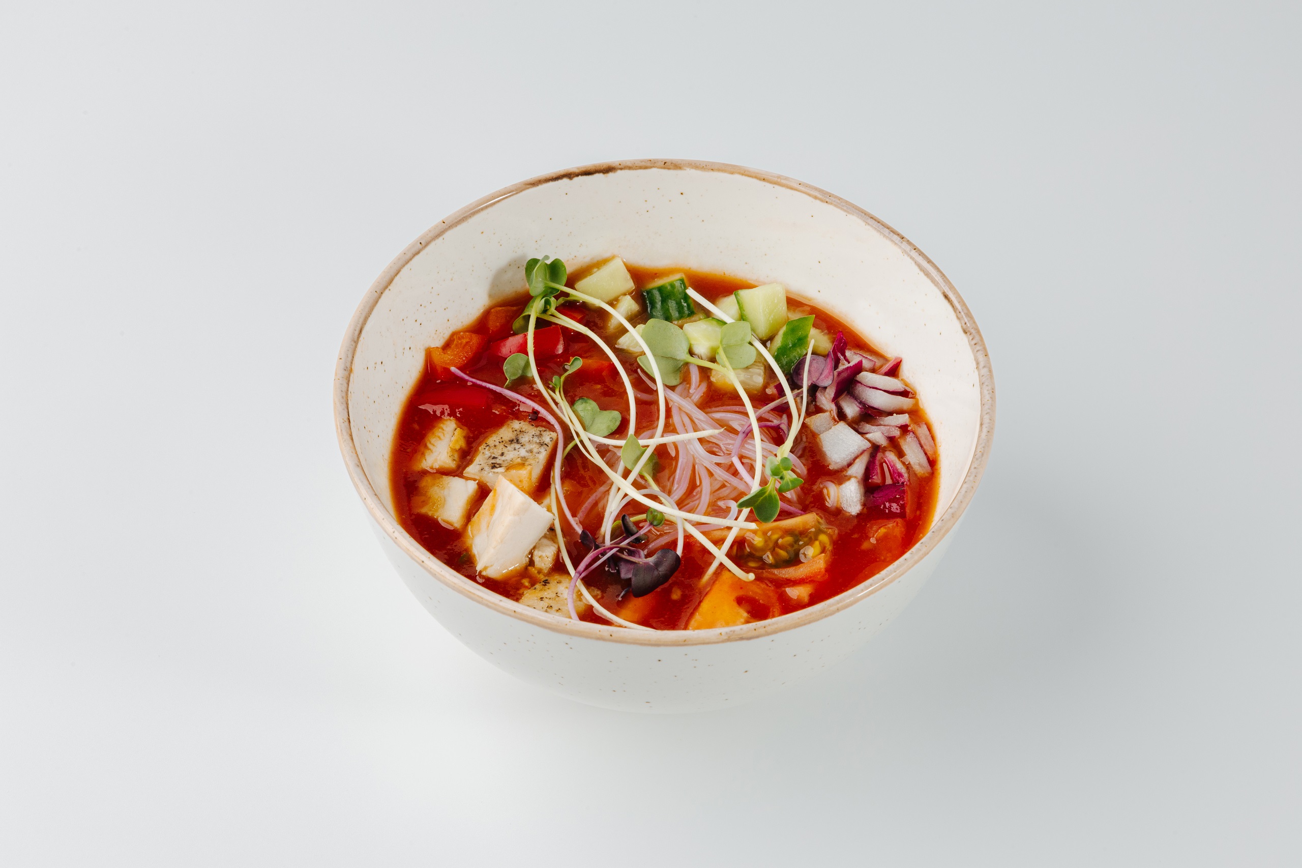 Азиатский гаспаччо с курицей и песто