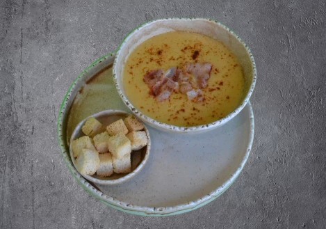 Сырный крем-суп с беконом и крутонами