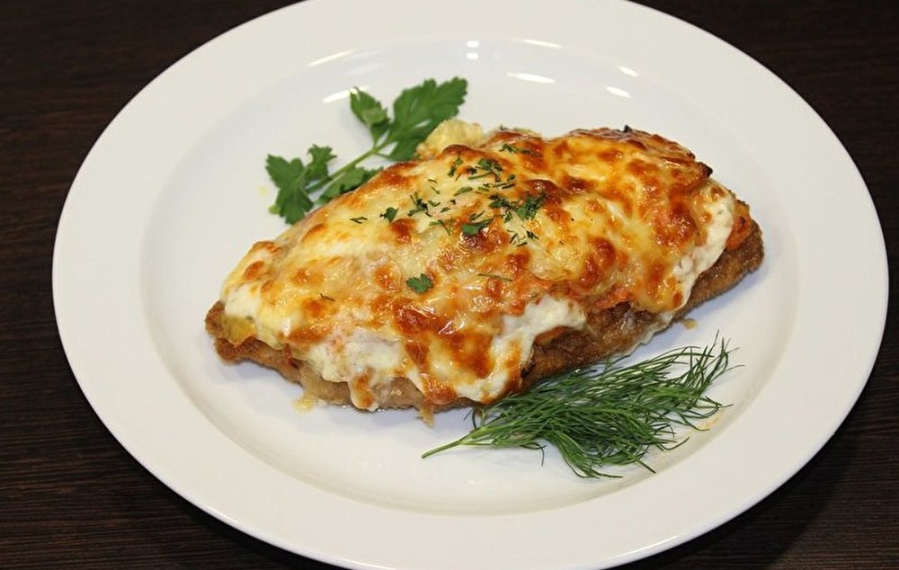 Свинина запеченная с сыром