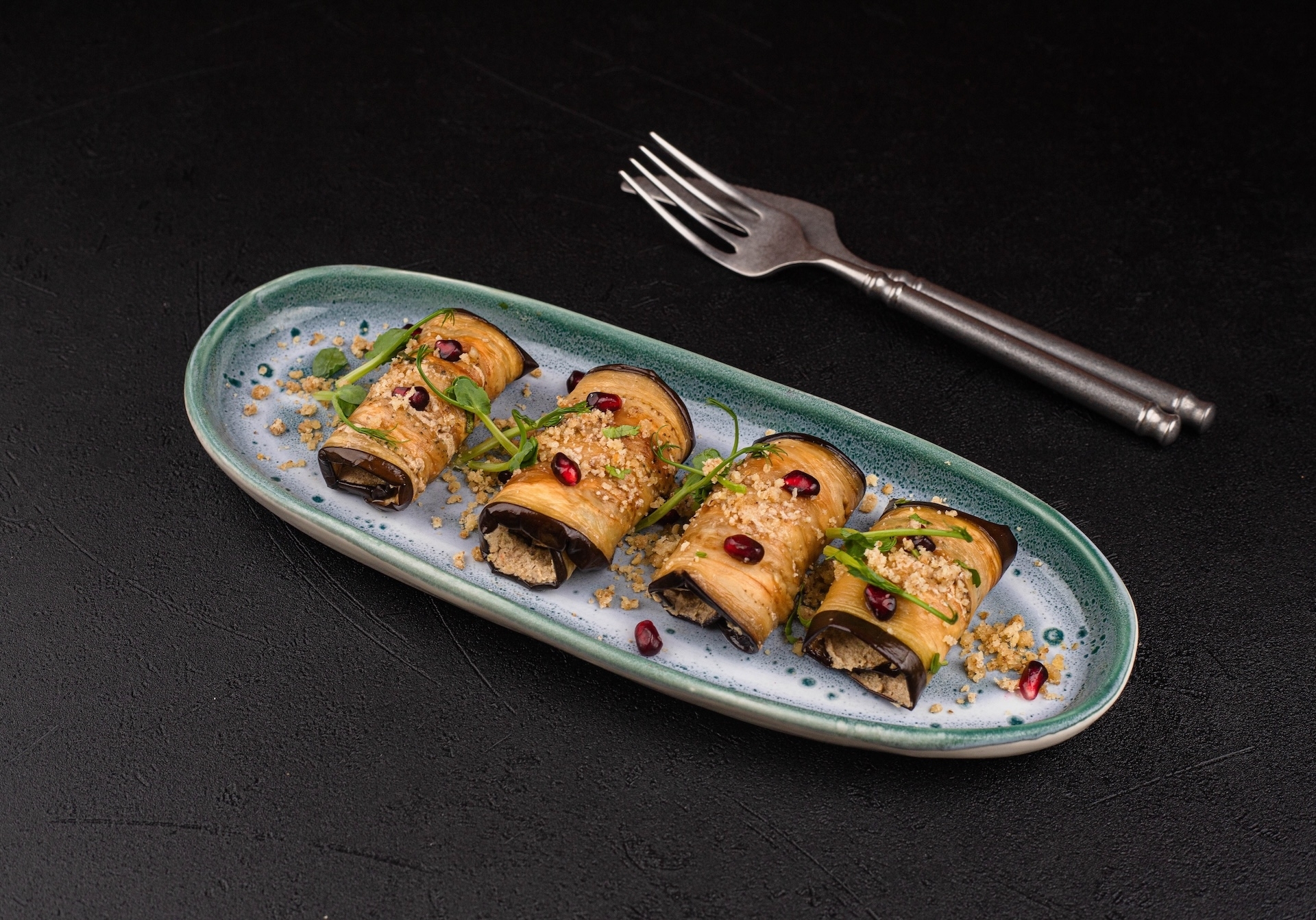 Рулеты из баклажан с грецким орехом