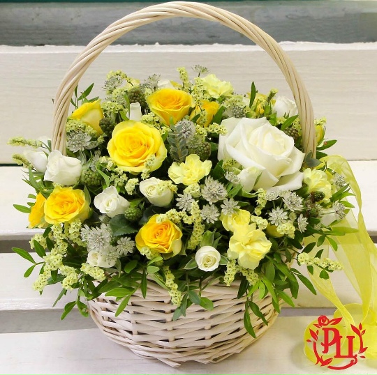 Солнечная корзина с цветами