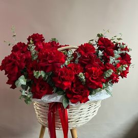 Корзина с 51 Французской розой
