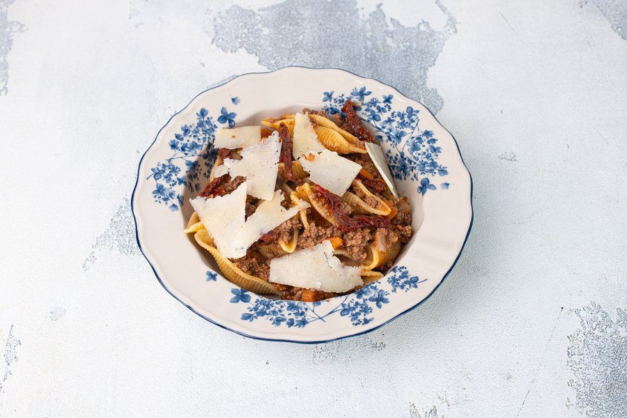 Паста Конкильи Болонезе