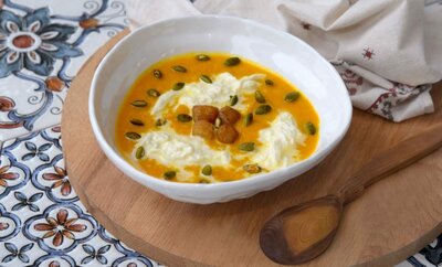 Тыквенный суп с креветками и страчателлой