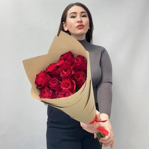 Из красных роз, который дарит радость