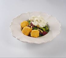 Салат со свёклой и адыгейским сыром