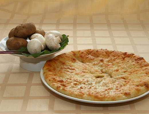 Пирог с картошкой, грибами и луком