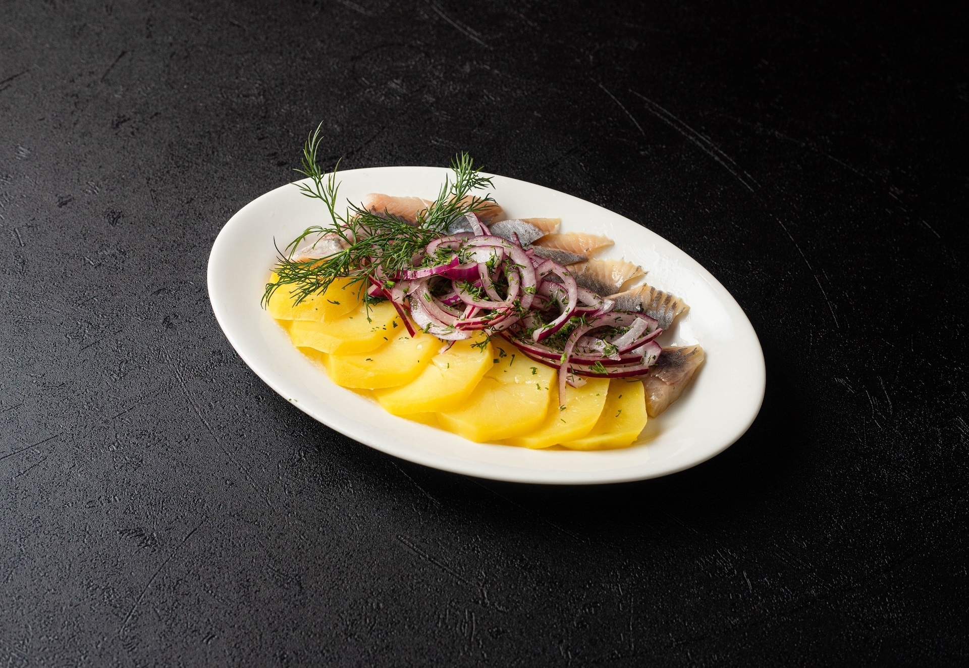 Сельдь с отварным картофелем