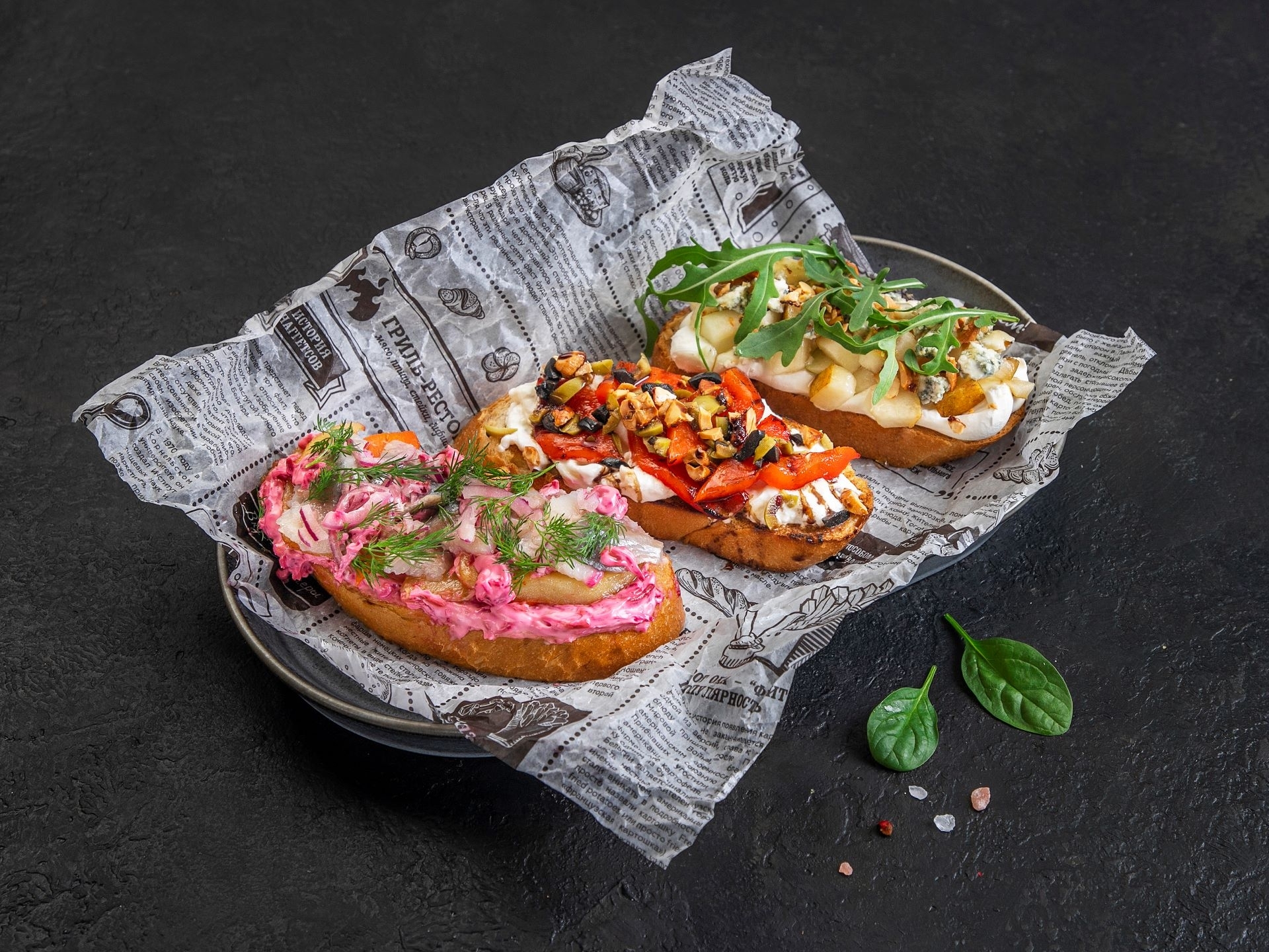 Брускетта с грушой и сыром ДорБлю