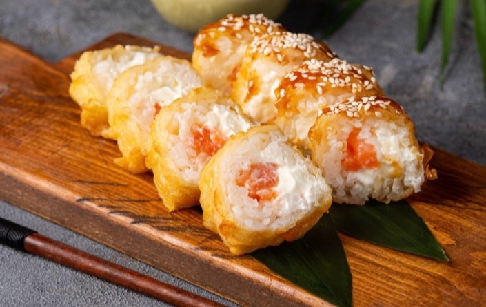 Нежный ролл с лососем хот